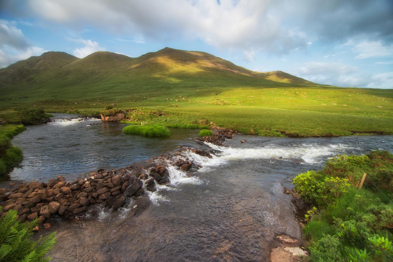 Wild Atlantic Hostel Leenaun Exteriör bild