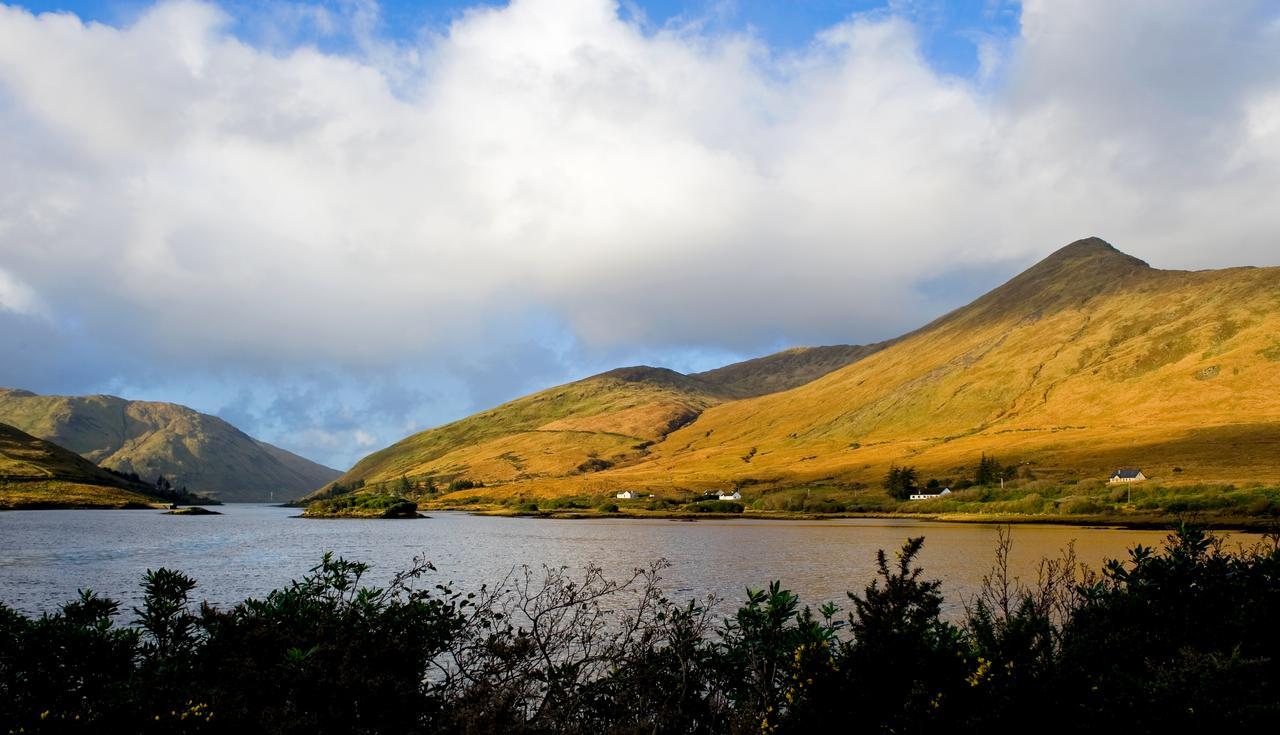 Wild Atlantic Hostel Leenaun Exteriör bild